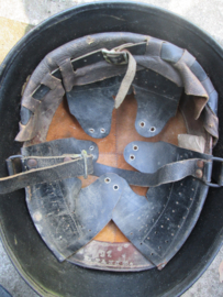Dutch firehelmet 1945-1950, former dutch kolonial military helmet. KNIL helm Koninklijk nederlands Indisch Leger helm na de oorlog gebruikt door de brandweer, mooie variant op de Nederlandse leger staalhelm.