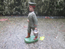 ELASTOLIN 10 cm. german soldier wounded. Duitse soldaat verwond arm in het verband goede staat antiek speelgoed.