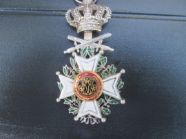 Belgium medal Belgische medaille militair, met zwaarden Leopoldorde. nette staat.