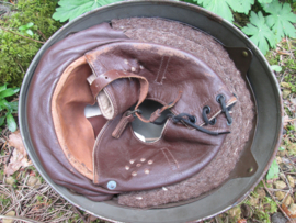 British dispatcher helmet in MINT condition marked BMB 1942. Engelse motorrijders helm in  ongebruikte staat mooi gemarkeerd kleine maat.