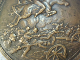 German bronse plaque, Duitse penning brons Ersten Weltkrieg, met EK2 afgebeeld en een gevechtsscene, zeer bijzonder 6cm.