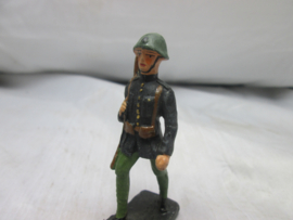 DURSO toy soldier Dutch marines soldier known as black devils. Speelgoed soldaatje Nederlandse marinier 1935-1940 zwart uniform groene broek en helm bekend als de zwarte duivels. ZELZAAM type.