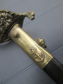 French officers naval sword with marks. Frans marine sabel met op het lemmet 2 keurmerken en op de rand de nam van de maker, zeer nette staat.