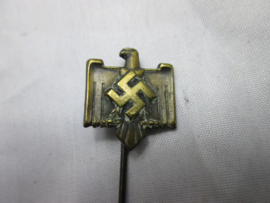 German sport pin. Duits speldje van de sportbond NSRL gemarkeerd ges.gesch.