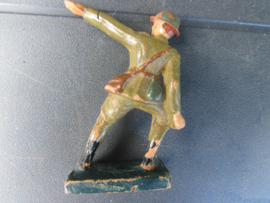 DURSO Belgium soldier with handgranate. Belgische soldaat met handgranaat. bespeelde staat.