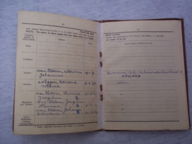 Engels  Soldiers Service pay book, voor een Nederlandse soldaat die zich in 1945 in Eindhoven heeft aangemeld.
