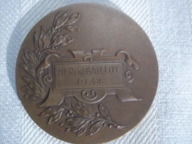 French medal in case. Franse penning in doosje 5cm doorsnede. UNION DES ANCIENS COMBATTANTS DE LA  PREFECTURE DE POLICE. Uitgereikt in 1934, medaille is op naam