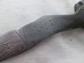 Metal letter opener, made of remnantsof a grenade shell,  Souvenir de la Guerre 1914. Loopgravenkunst trench- art afgebeeld een Ulaan op een paard met lans  Belgisch gemaakt.