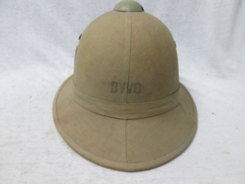 Italian pith helmet without badge. Italiaanse tropenhelm in een nette staat, werd ook door de Duitse Wehrmacht gedragen.