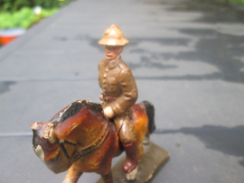 LINEOL Belgium soldier on horse smaler size. Belgische soldaat op paard kleiner model.