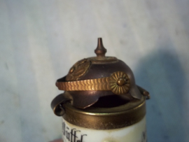 German vetrans pipe with miniature spike helmet. Duitse reservisten pijp 1908 4.Lothringischen Infanterie regiment Nr.136, van een mijnwerker Bergmann. apart