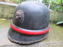 Belgium WW2 motorhelmet used by army and police forces. Belgische motor helm met voorop de Belgische leeuwenkop, gebruikt door politie (Rijkswacht) en leger.