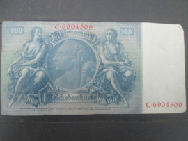 German Money 100 Reichsmark 1935. Duits bankbiljet van 100 Reichsmark, met hakenkruis.
