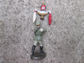 ELASTOLIN German soldier with small schellenbaum. Duitse soldaat met kleine schellenboom, WO2