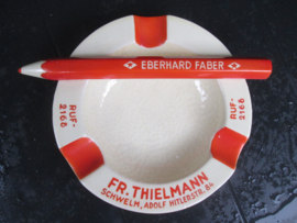 German advertisment item for pencils 1930- 1940 EBERHARD FABER. Duits reclame titem een asbak met daarop een potlood geschonken door de firma aan de winkelier op de ADOLF HITLER Stasse. Zeer bijzonder stuk.