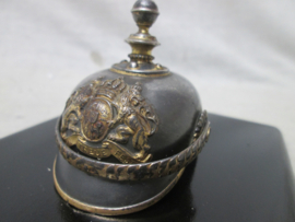 Miniatuur pickelhaube verzilverd en gemerkt, Bayern Artillerie officier, met beweegbare schubbenketting, zeer zeldzaam en bijzonder stuk.