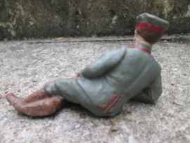 ELASTOLIN Big size German soldier WW1 resting. Rustende Duitse soldaat WO1 groot model, moeilijker en ouder.