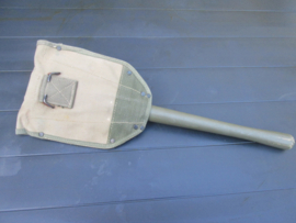 US Army shovel 2nd pattern nicely marked 1944. Amerikaanse klapschop in hoes beide 1944 gedateerd in een zeer nette staat .
