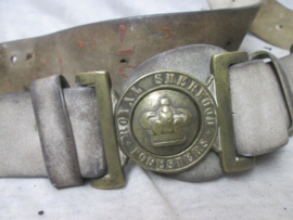 British white leather belt with buckle. Royal Sherwood Foresters. Engelse buffel leren riem met bajonet drager.bijzonder regiment met veel frontervaring WW1 and WW2.