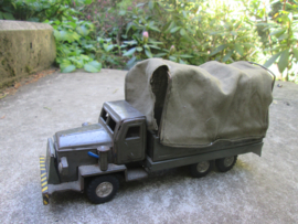 Military toy truck US Army. Blikken speelgoed vrachtwagen Amerikaans leger Made in Japan jaren 60, werkend.