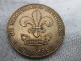 Dutch scouting coin. De Nederlandse padvinders 1910-1960 penning.