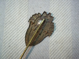 German shooting pin, 1938, Winter Hilfs Werk. Duits draagspeldje van de WHW schiet vereniging 1938