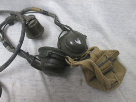 British army head-set, with microphone. Engelse koptelefoon voor zender, met microfoon, zeer goede staat.