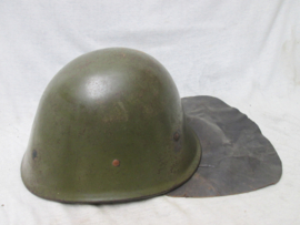 Dutch colonial helmet. MILSCO type. Nederlandse KNIL helm M1941 - Koninklijk Nederlands Indisch Leger. deze MILSCO helmen zijn altijd zonder leeuwembleem, gedragen eerlijke staat met correcte neklap.