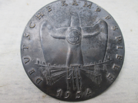 German plaque silver, Deutsche Kampfspiele 1934 - DEM SIEGER. Nürnberg. Duitse penning zilver sportwedstrijd 1934 in Nürnberg diameter  9 cm. zeer bijzonder stuk.