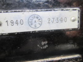 German desk-top field telephone, nicely marked with Waffenambt mark. Duitse veldbureau telefoon bakeliet, hoorn en telefoon met WA stempel gemarkeerd 1940, bijzonder stuk zie je niet zo vaak.