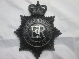 British Bobbyhelmet plate Bedfordshire Police night version. Engelse Bobbyhelm plaat.