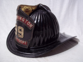 US Fire Department helmet, metal- Senator pattern, nearly mint condition. Amerikaanse metalen brandweerhelm SENATOR model, in een absoluut goede bijna MINT staat.