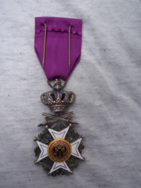 Belgium medal. Belgische medaille Leopold orde met zwaarden, militair uitgereikt.