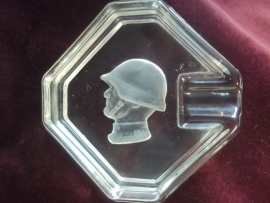 Ashtray glass Suisse soldier. Glazen asbak  Zwitserse soldaat.