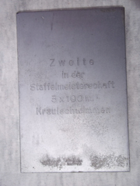 German sporting plaque in case. Duitse penning in doos.6 bij 8,5 cm. Deutsche Schwimmmeisterschaften 1937 Düsseldorf. Zweite in der Staffelmeisterschaft 3 x 100m.  Kraulschwimmen. deksel van doosje is los.