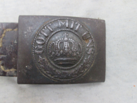 German buckle with leather tab nicely marked Düsseldorf 1916. Gott mit uns. Duits koppelslot Pruisen feldgrijs met leertje met maker en datum, zeer nette staat.