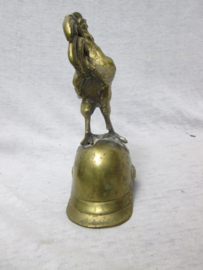 Bronse statue the French cock on a German pinhelmet (No pin). Bronzen beeld van een Duitse pickelhaube met daar bovenop de Franse haan, helaas is de pin van de helm weg. kon er los opgeschroefd worden, niet gesigneerd. hoog 15 cm.