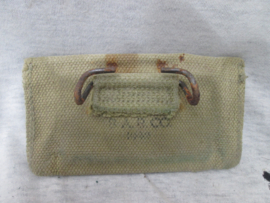 US first aid pouch medical equipment, US tasje voor het noodverbanddoosje.