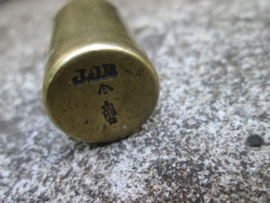 British lighter made of the oil tube of the Lee Entfield. Aansteker gemaakt van het oliebusje uit het geweer mooi gemarkeerd 1913.