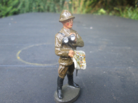 ELASTOLIN Belgium officer with map. Belgische officier met landkaart. goede staat.