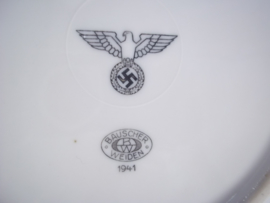 German saucer of the regular army Duits etensbord van de Wehrmacht, met adelaar en datum mooi gemerkt.