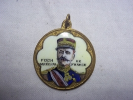 Enamelled medal General Foch. Geemaillerde herinneringsmedaille van de Franse generaal FOCH.