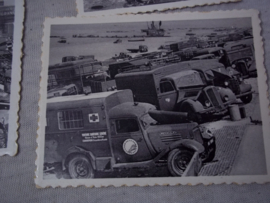 Foto reportage 8 stuks over Duinkerken 1940 in een mapje wat je tijdens de oorlog kon kopen.