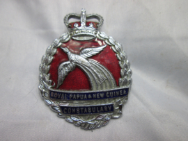 Police cap badge Royal Papua & New- Guinea Constabulary. Pet embleem politie Nieuw- Guinea