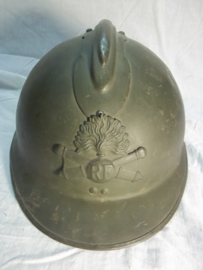 French helmet, model 1926 with artillery badge. Franse helm met 1e model embleem, perfecte staat,