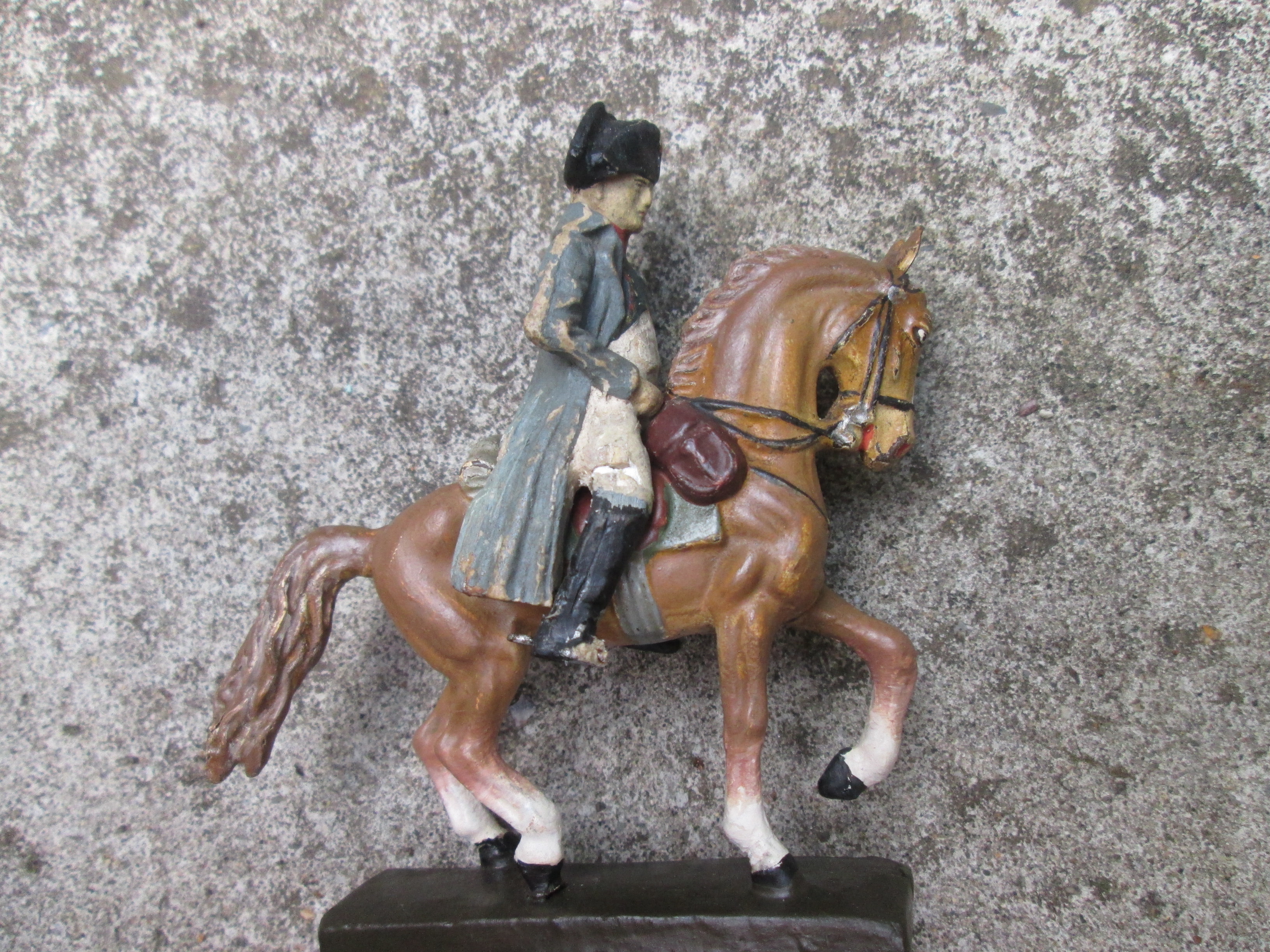 LINEOL Napoleon on his horse. Speelgoed figuur Napoleon te paard.
