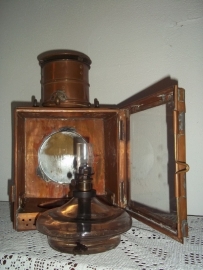 Old railway lamp of the Belgium railroad, CFB marked.fuel is in a glass bottle.Oude Belgische spoorweglamp met glazen brander zeer apart en vrij zeldzaam. CFB gemerkt Chemin de Fer Belge