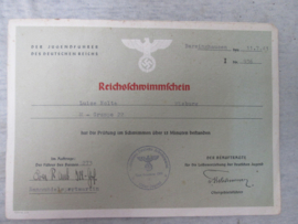 H.J.- Hitler- Jugend, BDM Bund Deutsche Mädel documents. H.J. - BDM sport oorkondes voor zwemmen, met het boekje voor het behalen van de DRL medaille brons, leuk lotje documenten, mooi gestempeld.