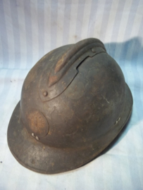 French helmet with 2nd pattern helmet badge of the infantry. Franse helm model 1926 met 2e model infanterie embleem, perfect binnenwerk, goede eerlijke helm.