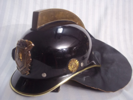 Dutch fire department helmet from the seventies. Nederlandse brandweerhelm uit de jaren  70, compleet met leren flap en brandwerende hoes, zeer goede staat.